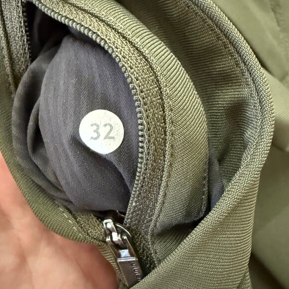 Lululemon Men's ABC Shorts 8.5" Flap Pocket Green Sz 32 Casual Golf Athleisure - Picture 5 of 7